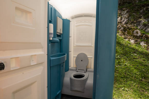 Best Portable toilet rental cost  in Zeeland, MI